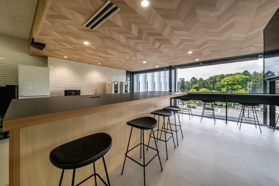 お洒落なバー風ラウンジ