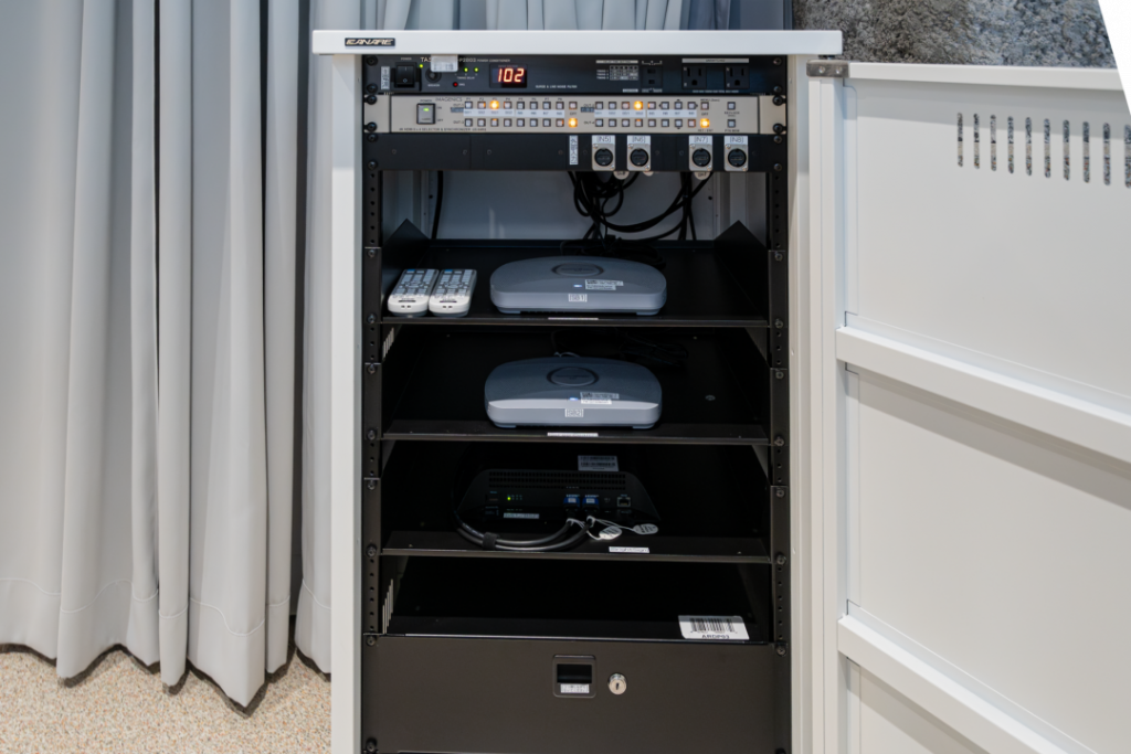 コードも機材もすっきり収納