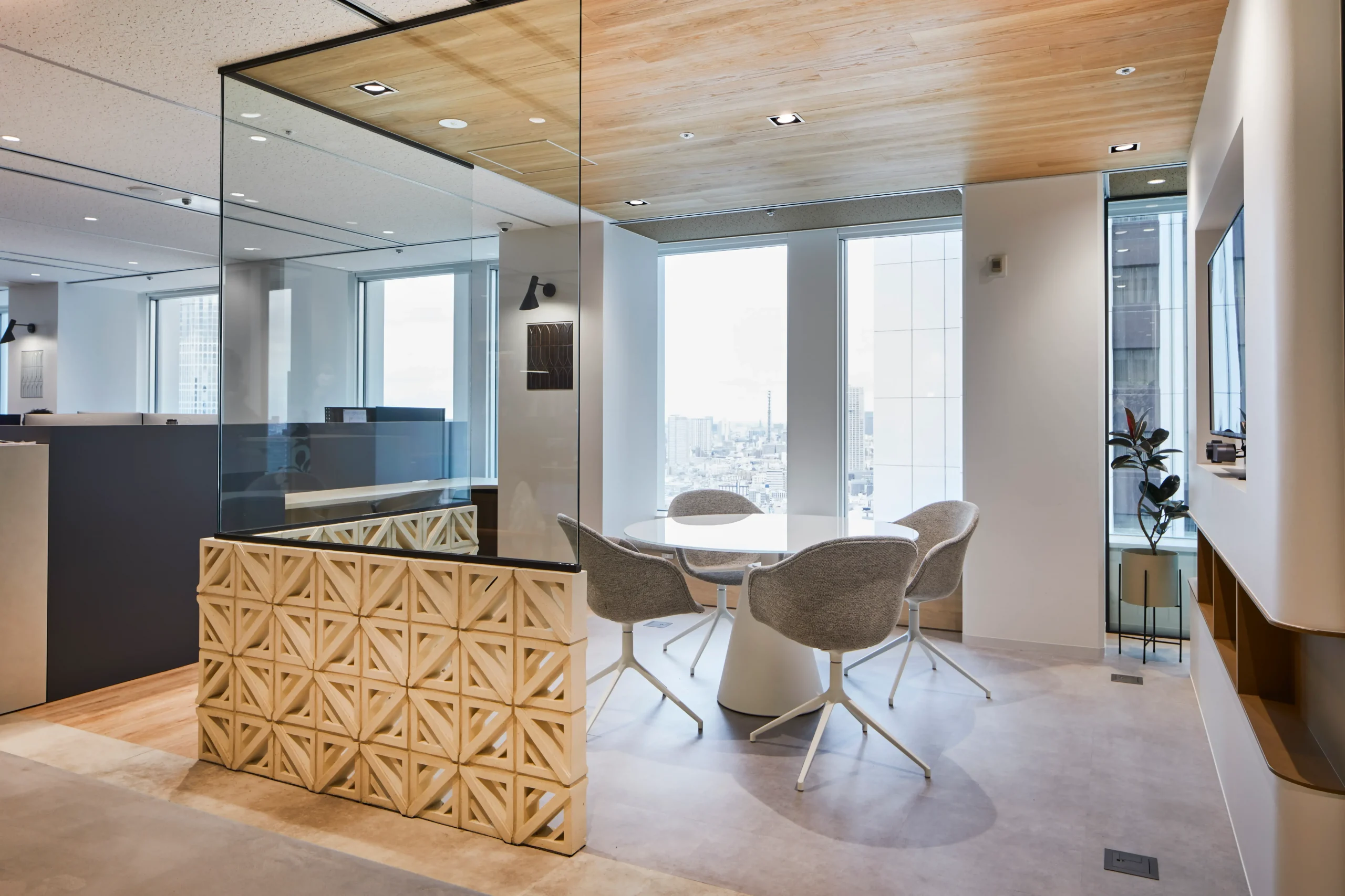 株式会社アーバンプラン　内装工事ラウンジ事例