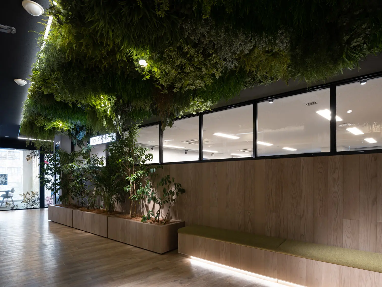 自然とデザインが共存するオフィス　FOUR 9999 NINE inc.様
